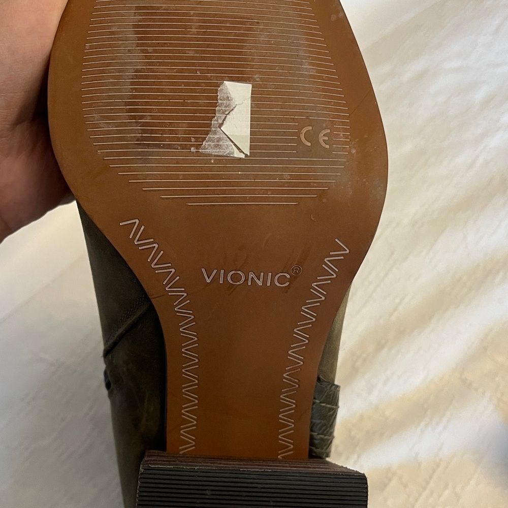 Vionic Carnelia  Chelsea Boot Block Heel Olive Oil Color Water Repellent Sz  8.5 - Picture 15 of 17